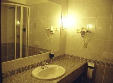 Gottwald Hotel Tatabánya Zimmer foto