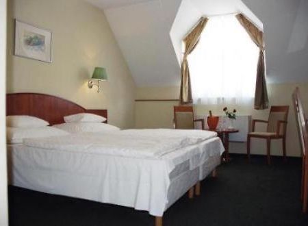 Gottwald Hotel Tatabánya Zimmer foto